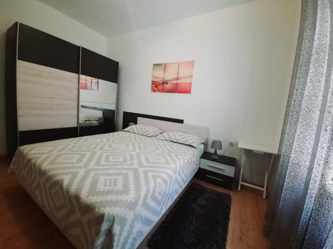 Apartment Nena Near The City Center With Free Parking Pula Exterior photo